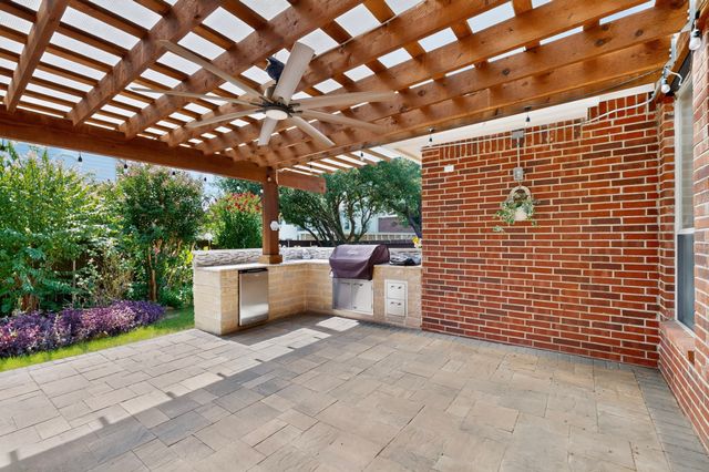 1812 Meadow Ridge Drive, Flower Mound, TX 75028