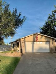 1305 Harbor Lights Dr, Corpus Christi, TX 78412