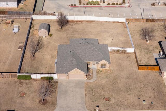 20977 Fall Creek Drive, Harrah, OK 73045