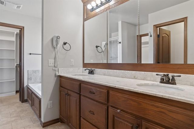 20977 Fall Creek Drive, Harrah, OK 73045