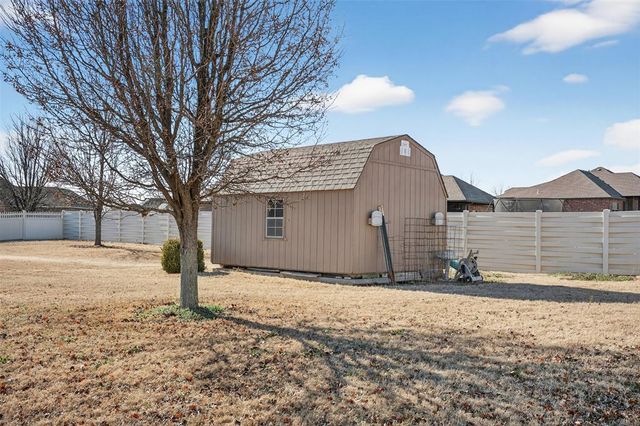 20977 Fall Creek Drive, Harrah, OK 73045