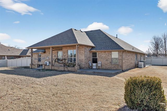 20977 Fall Creek Drive, Harrah, OK 73045