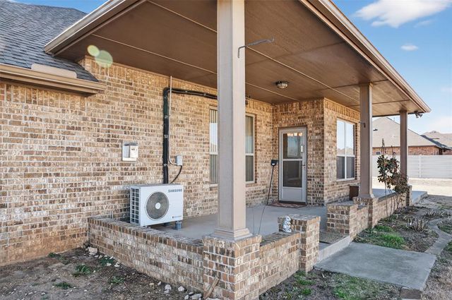 20977 Fall Creek Drive, Harrah, OK 73045