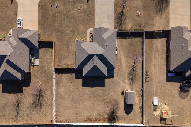 20977 Fall Creek Drive, Harrah, OK 73045