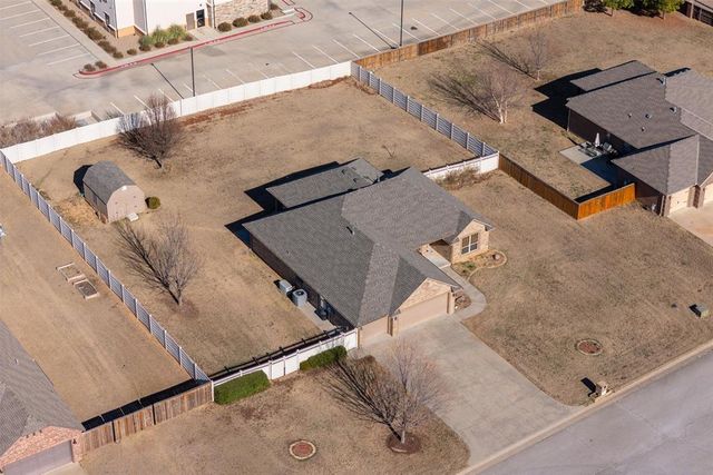 20977 Fall Creek Drive, Harrah, OK 73045