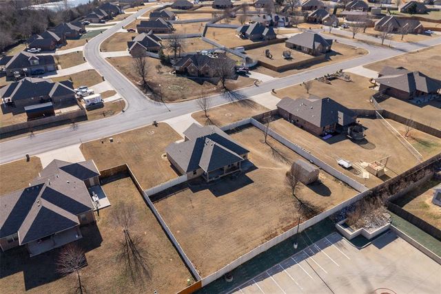 20977 Fall Creek Drive, Harrah, OK 73045