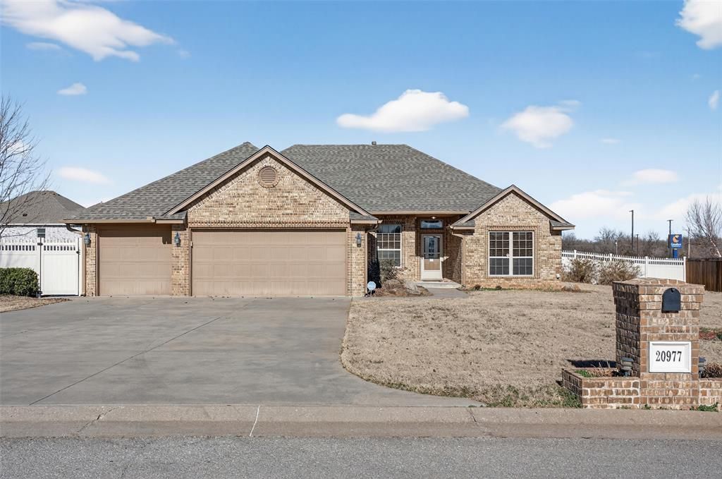 20977 Fall Creek Drive, Harrah, OK 73045