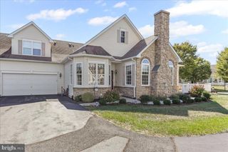 1072 BORDEAUX LN, Pennsburg, PA 18073