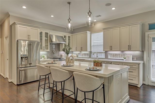 7 Gentry Oak Court, Spring, TX 77381