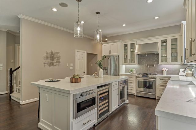 7 Gentry Oak Court, Spring, TX 77381