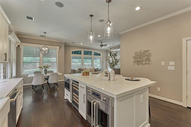 7 Gentry Oak Court, Spring, TX 77381