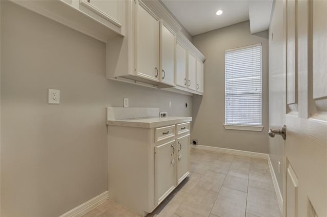 7 Gentry Oak Court, Spring, TX 77381