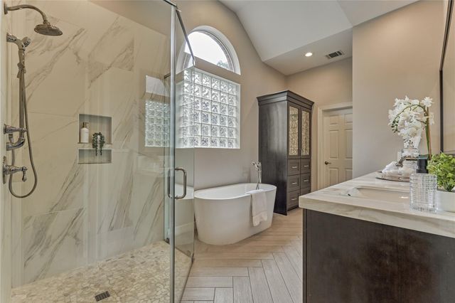 7 Gentry Oak Court, Spring, TX 77381