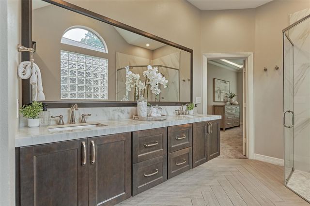 7 Gentry Oak Court, Spring, TX 77381