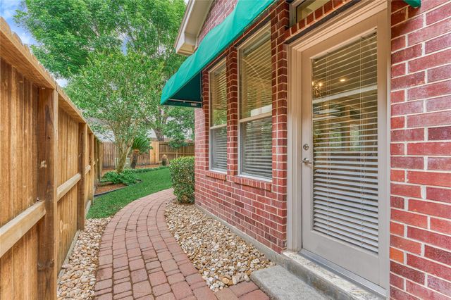 7 Gentry Oak Court, Spring, TX 77381