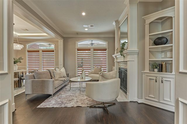 7 Gentry Oak Court, Spring, TX 77381