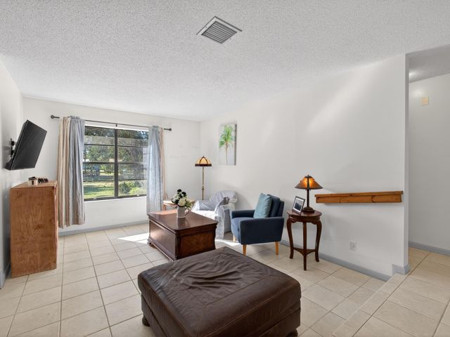 16319 E Cheltenham Drive E, Loxahatchee, FL 33470