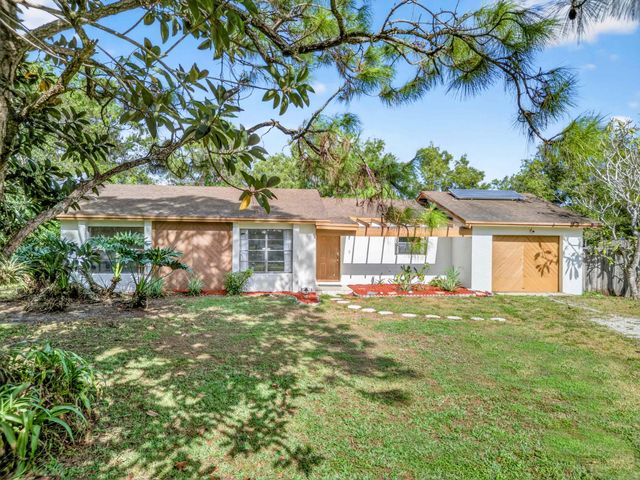 16319 E Cheltenham Drive E, Loxahatchee, FL 33470
