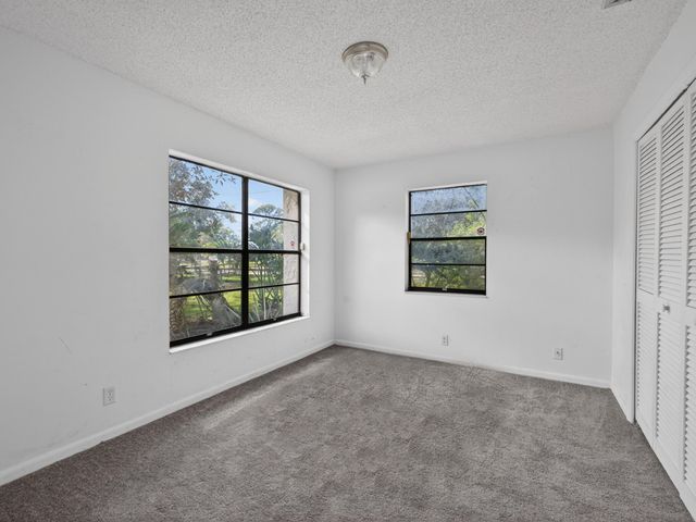 16319 E Cheltenham Drive E, Loxahatchee, FL 33470