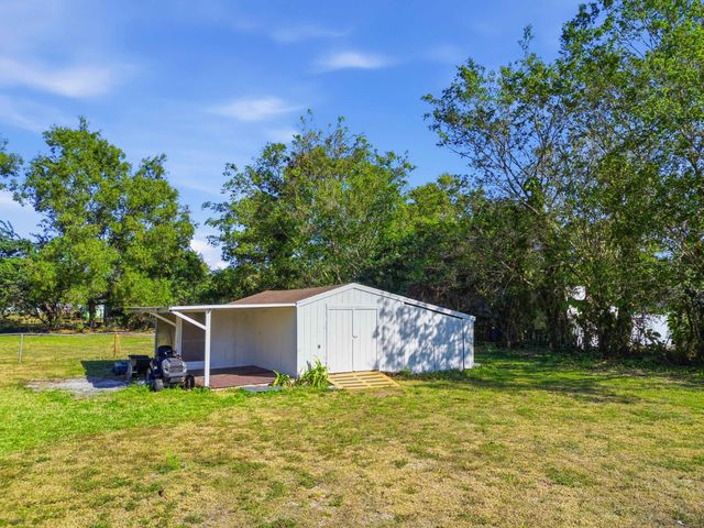 16319 E Cheltenham Drive E, Loxahatchee, FL 33470