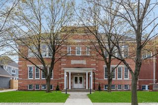 389 Saint Clair Avenue, Grosse Pointe, MI 48230