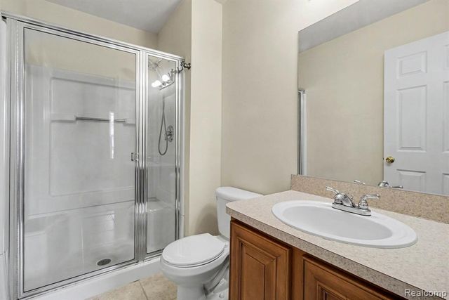 20006 Hidden Oaks Drive, Trenton, MI 48183