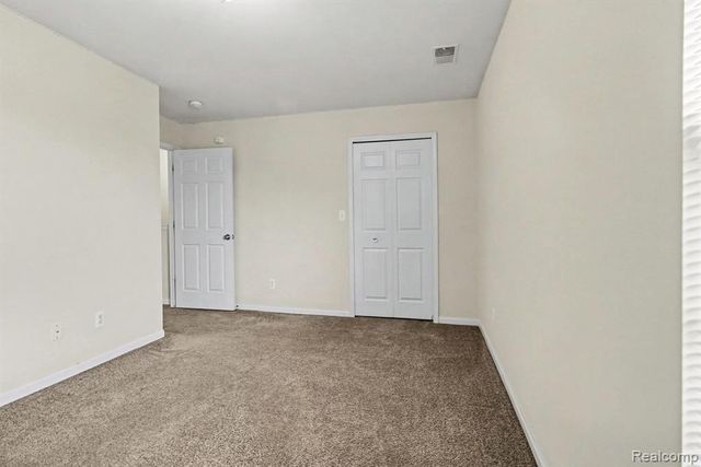 20006 Hidden Oaks Drive, Trenton, MI 48183