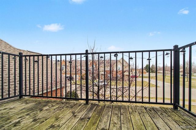 20006 Hidden Oaks Drive, Trenton, MI 48183