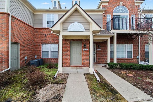 20006 Hidden Oaks Drive, Trenton, MI 48183