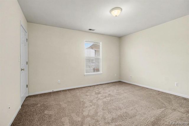 20006 Hidden Oaks Drive, Trenton, MI 48183