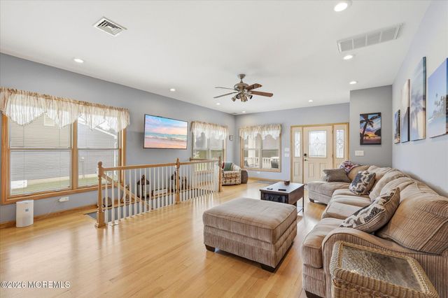 89 Venus Lane, Toms River, NJ 08753