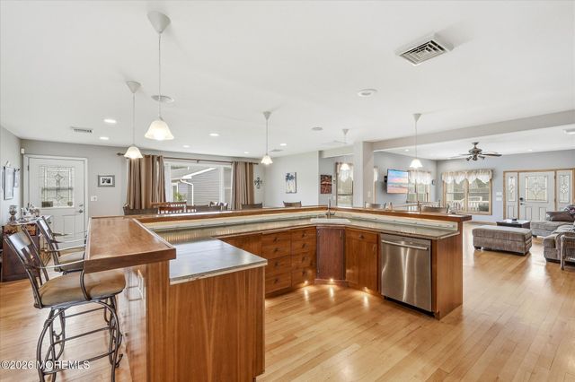 89 Venus Lane, Toms River, NJ 08753