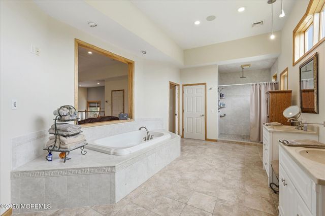 89 Venus Lane, Toms River, NJ 08753