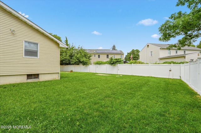 89 Venus Lane, Toms River, NJ 08753