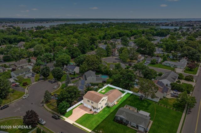 89 Venus Lane, Toms River, NJ 08753