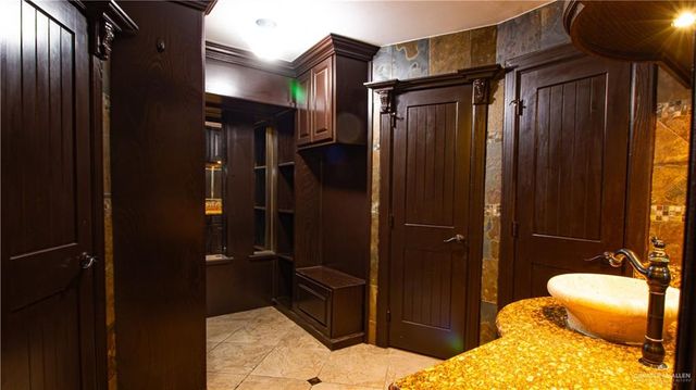 100 W Marigold Avenue, Mcallen, TX 78501