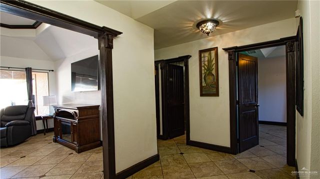 100 W Marigold Avenue, Mcallen, TX 78501