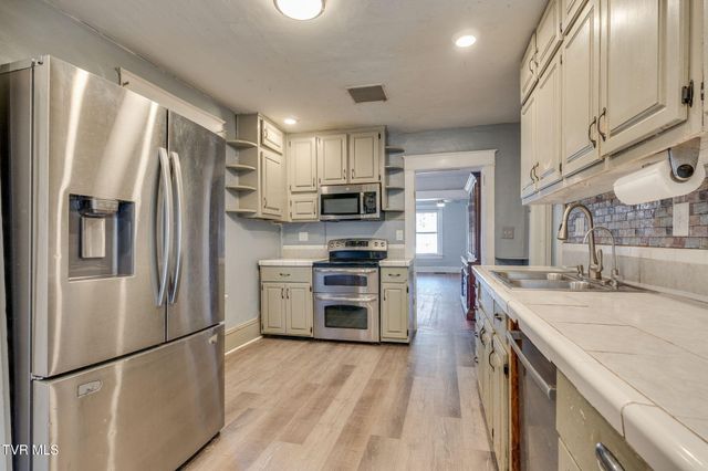 605 Franklin Street, Johnson City, TN 37604