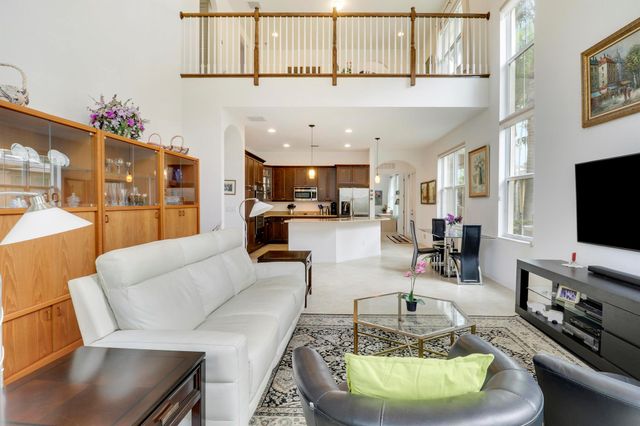 1083 Piccadilly Drive, Palm Beach Gardens, FL 33418