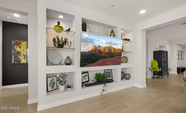 5957 E SALTER Drive, Phoenix, AZ 85054