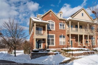 160 Club House Circle 57, Walled Lake, MI 48390