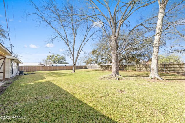 1008 Dupuis Street, Breaux Bridge, LA 70517