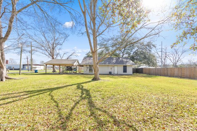 1008 Dupuis Street, Breaux Bridge, LA 70517