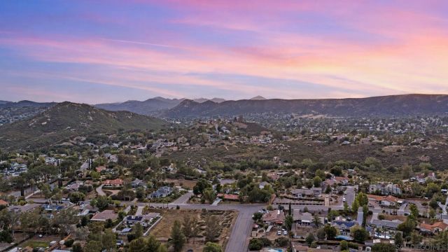 24928 Via Lopez, Ramona, CA 92065