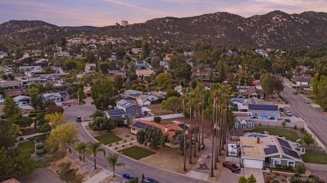 24928 Via Lopez, Ramona, CA 92065