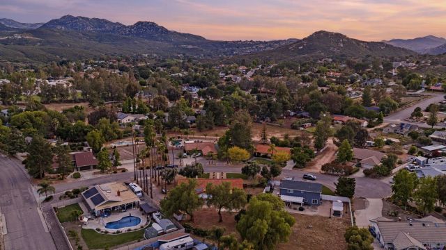 24928 Via Lopez, Ramona, CA 92065