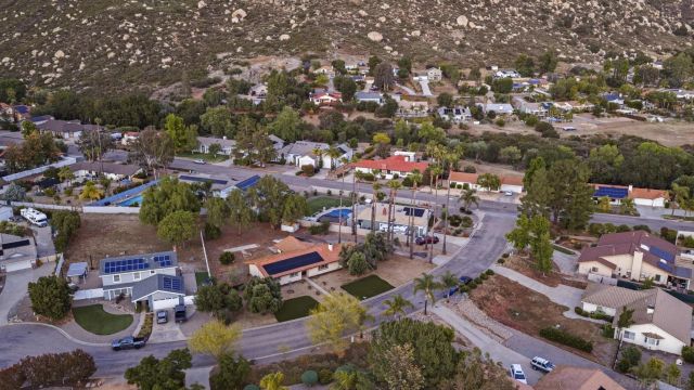 24928 Via Lopez, Ramona, CA 92065