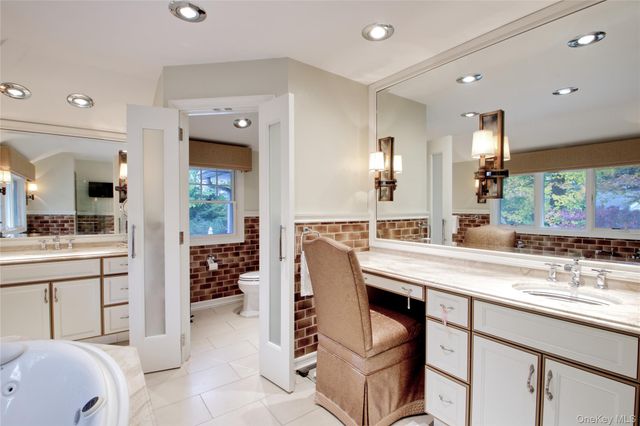 110 Birch Drive, East Hills, NY 11576