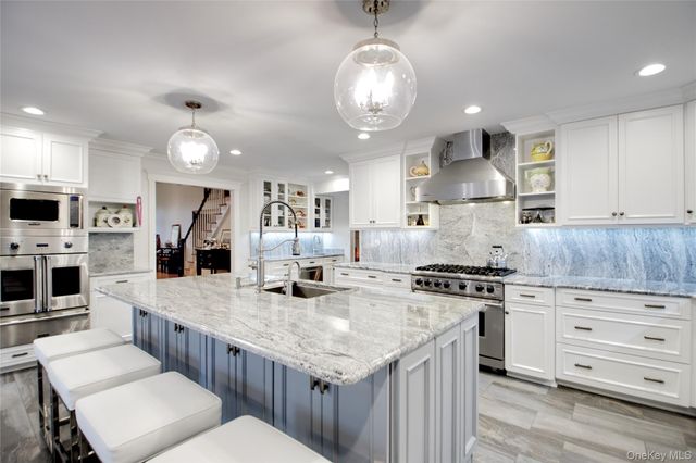 110 Birch Drive, East Hills, NY 11576