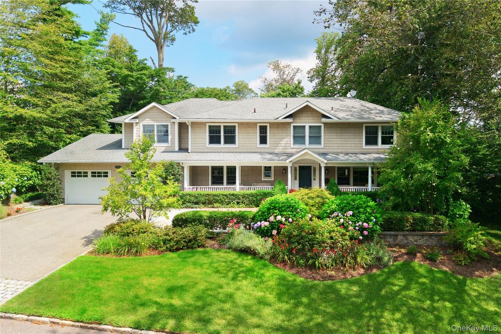 110 Birch Drive, East Hills, NY 11576